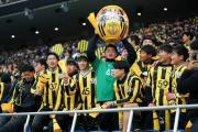 日本足球做出了一系列关于发展“青少年足球”、推动日本本土球员登陆欧洲联赛、甚至日本俱乐部和国家队直接参加美洲、欧洲联赛等等一揽子计划